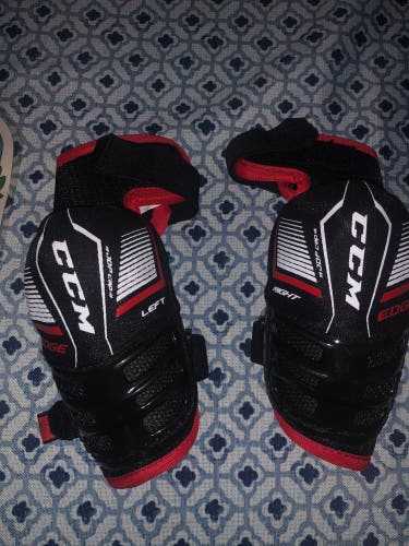 Used CCM JetSpeed edge Elbow Pads junior size MEDIUM