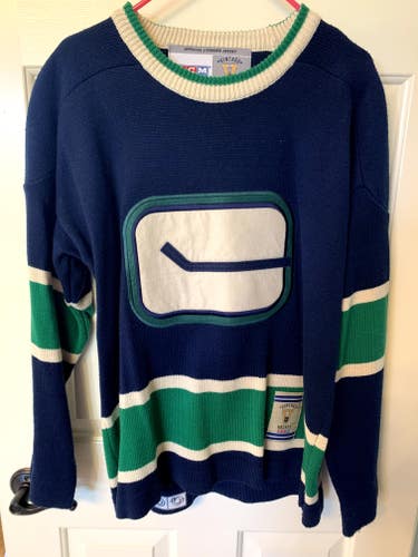NHL Vancouver Canucks Vintage Hockey Sweater
