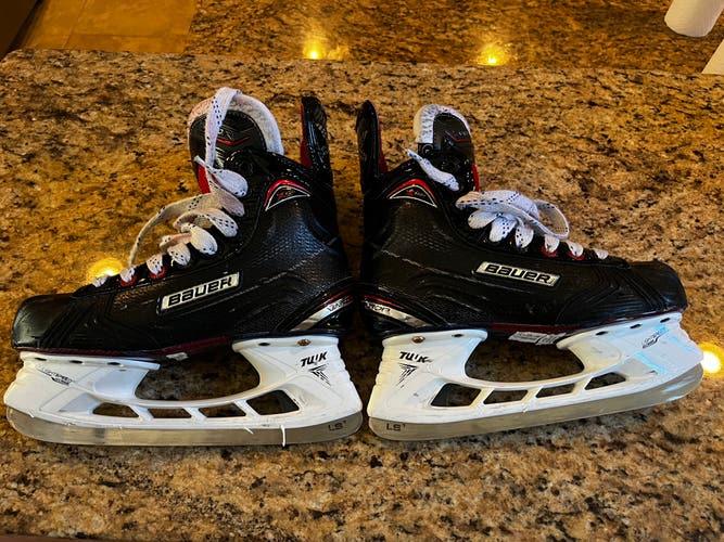 Used Bauer Extra Wide Width Size 4.5 Vapor X700 Hockey Skates