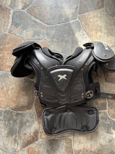 Youth Medium Xenith Flyte Shoulder Pads