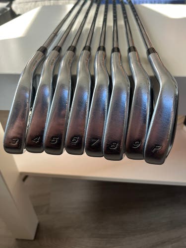 Men's Right Handed Stiff Flex Steel Shaft 2011 Tour Preferred MC Iron Set