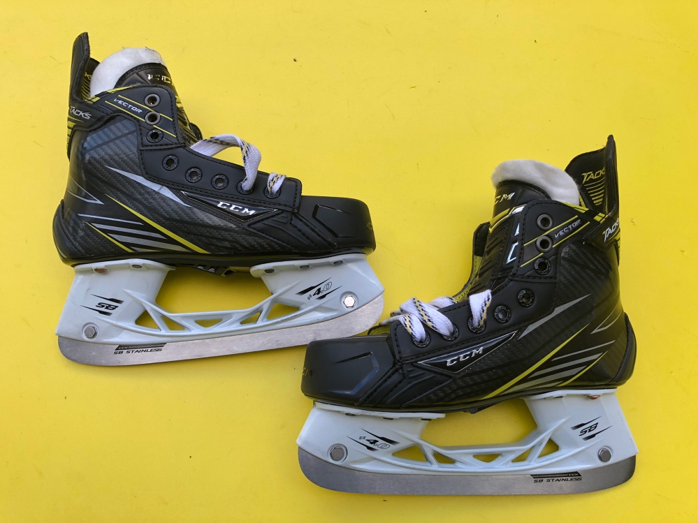 Junior New CCM Tacks vector Hockey Skates Regular Width Size 3.5