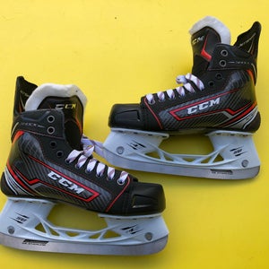Junior New CCM JetSpeed Shock Hockey Skates Regular Width Size 5.5