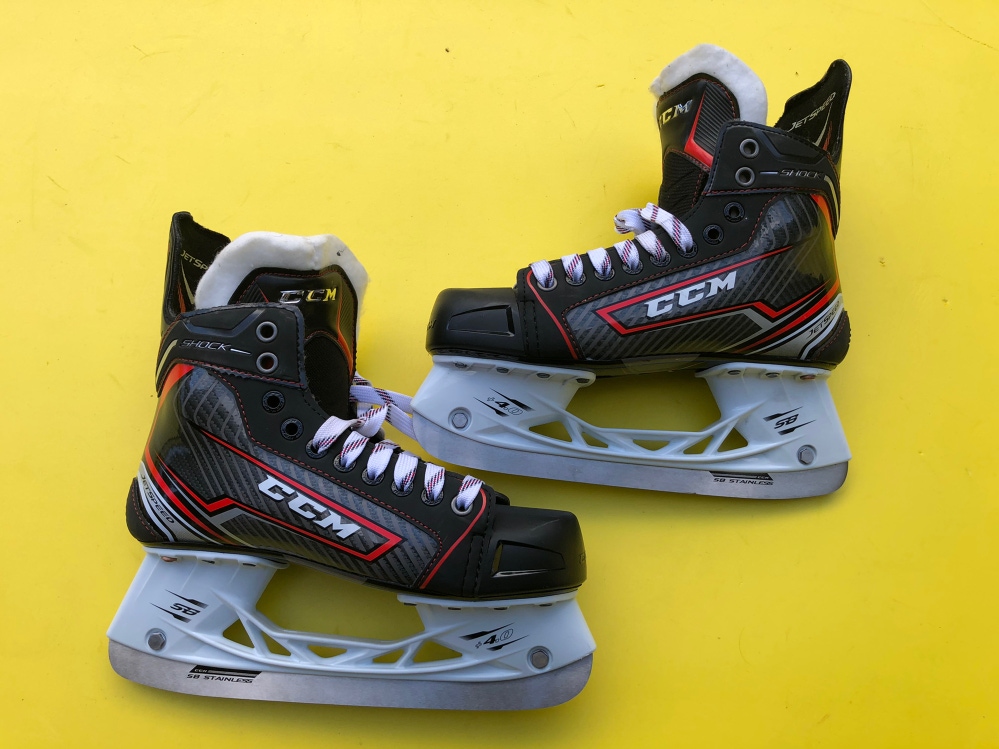 Junior New CCM JetSpeed Shock Hockey Skates Regular Width Size 5.5