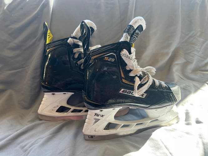 Junior Used Bauer Supreme S29 Hockey Skates Regular Width Size 2.5