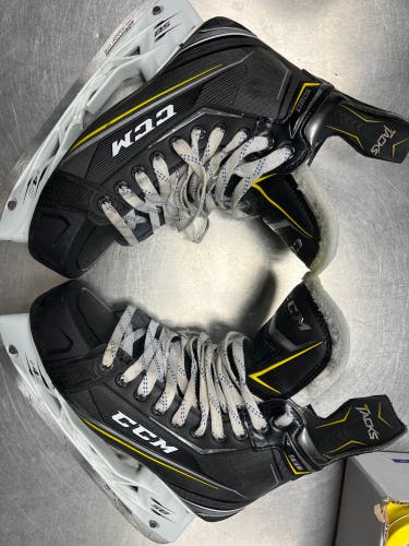 Used CCM Regular Width Pro Stock Size 9.5 Tacks 9080 Hockey Skates
