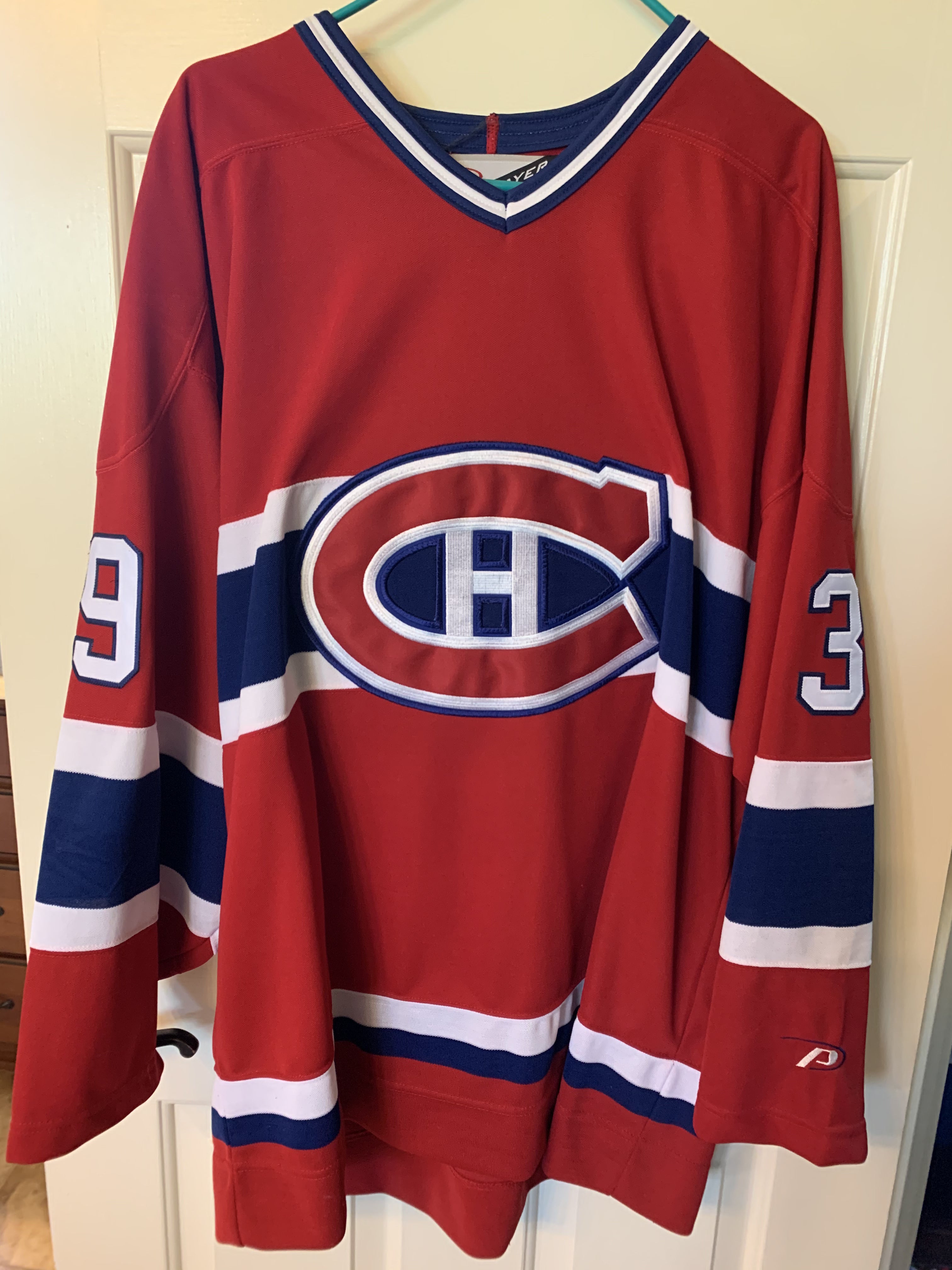 P. K. Subban Away Red Jersey Montreal Canadiens NHL McFarlane Series 28  Figure