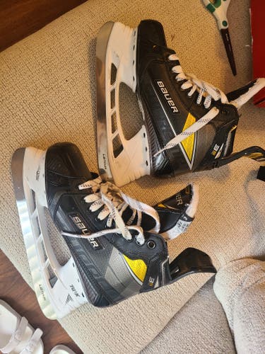 Intermediate Used Bauer Supreme 3S Pro Hockey Skates Extra Wide Width Size 5.5