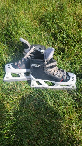 Junior Used CCM RBZ Hockey Goalie Skates Regular Width Size 2