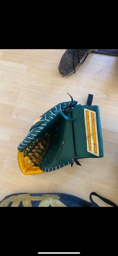 FACTORY MAD goalie glove