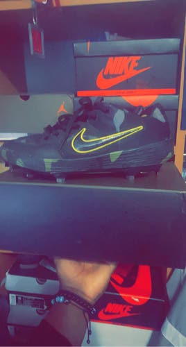 Nike cleats huarache rare Sz 10.5