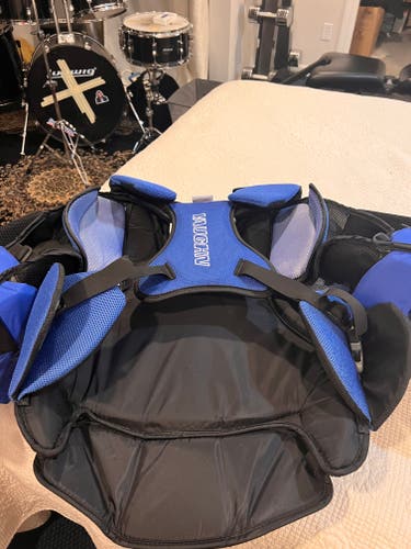 Used Medium Vaughn Velocity V7 XF Pro Carbon Goalie Chest Protector Pro Stock