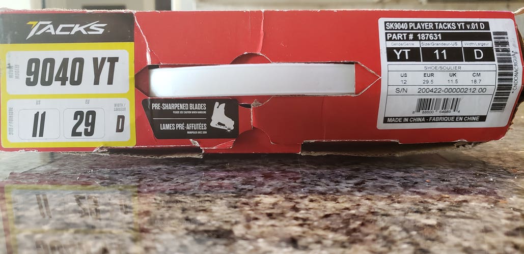 Youth New CCM Tacks Hockey Skates Regular Width Size 11