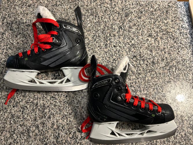 Youth Used CCM RibCor SILVER Hockey Skates Regular Width Size 1.5