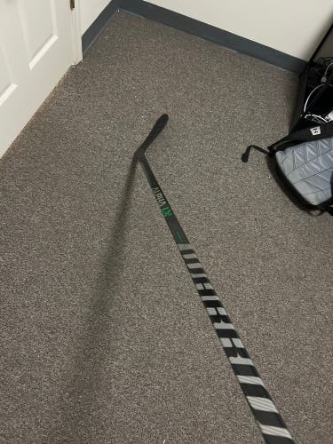 Senior Right Handed P28 Pro Stock Alpha LX Pro Hockey Stick