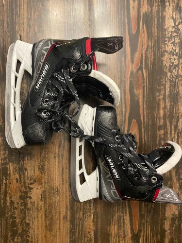Used Bauer Regular Width  Size 13.5 Vapor Hockey Skates