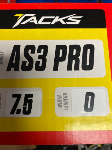 New CCM Regular Width  Size 7.5 AS3 Pro Hockey Skates