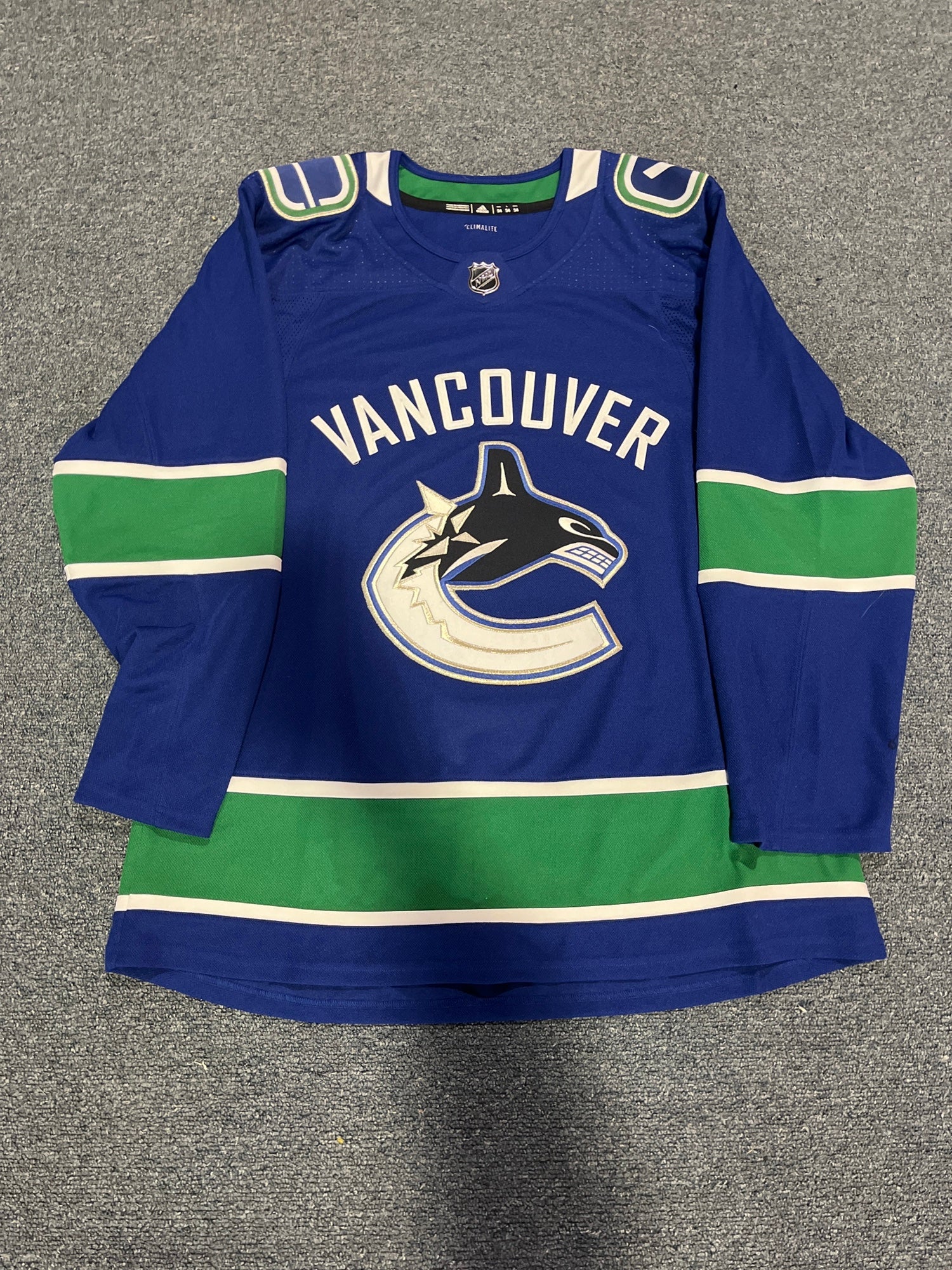 NHL adidas Vancouver Canucks Away Jersey Size 44(xs)