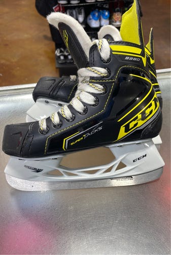 CCM Used Youth Size 13.5 Hockey Skates