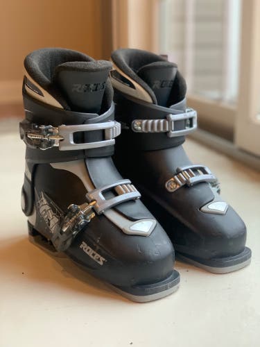 Roces Adjustable-size Ski Boots - Used - 19-22