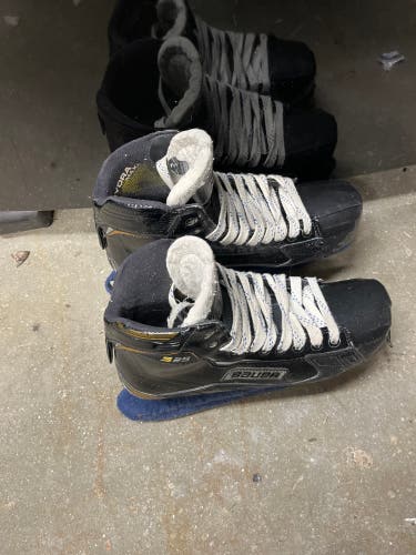 Used Bauer Regular Width  Size 10 Supreme S29 Hockey Skates