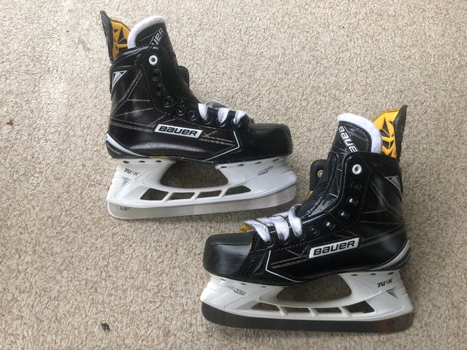 Senior New Bauer Supreme matrix Hockey Skates Extra Wide Width Size 6