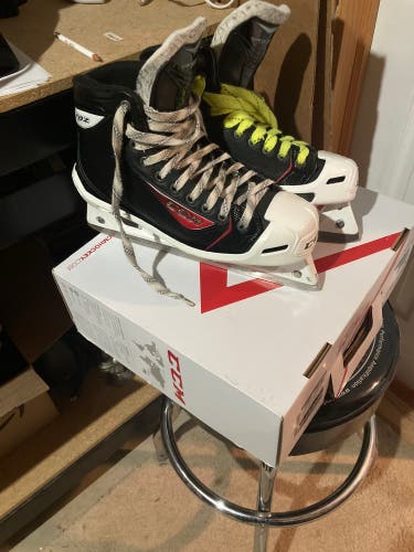 CCM senior goalie skates 7.5