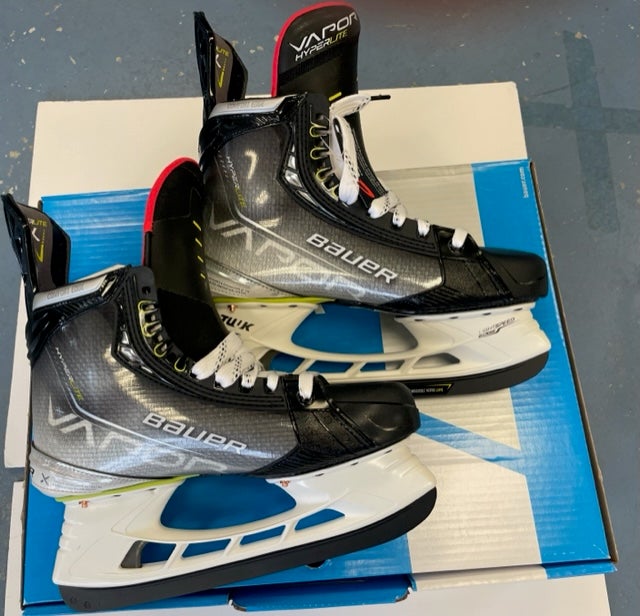 Senior New Bauer Vapor Hyperlite Hockey Skates Size 10 fit 2 with steel