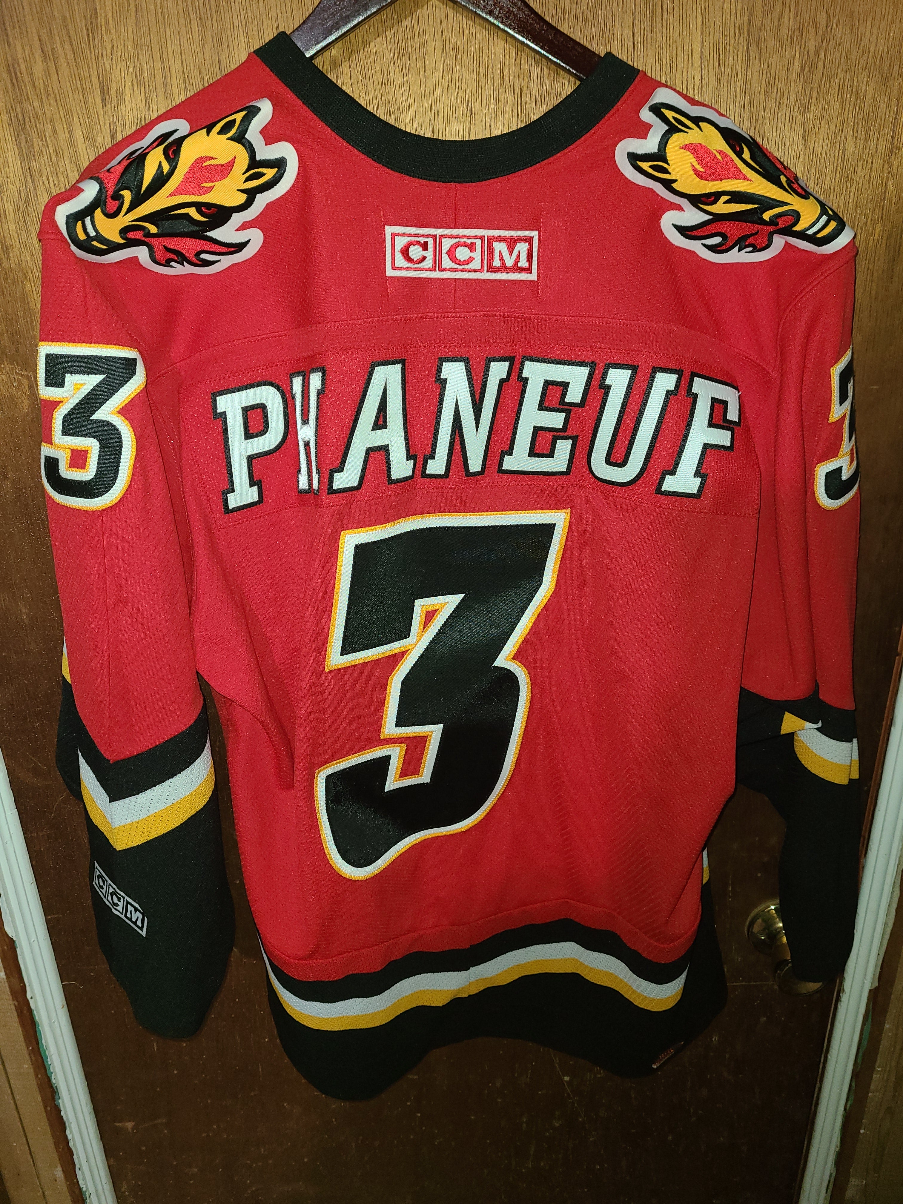 Dion Phaneuf Vintage Calgary Flames CCM Hockey Jersey (M)