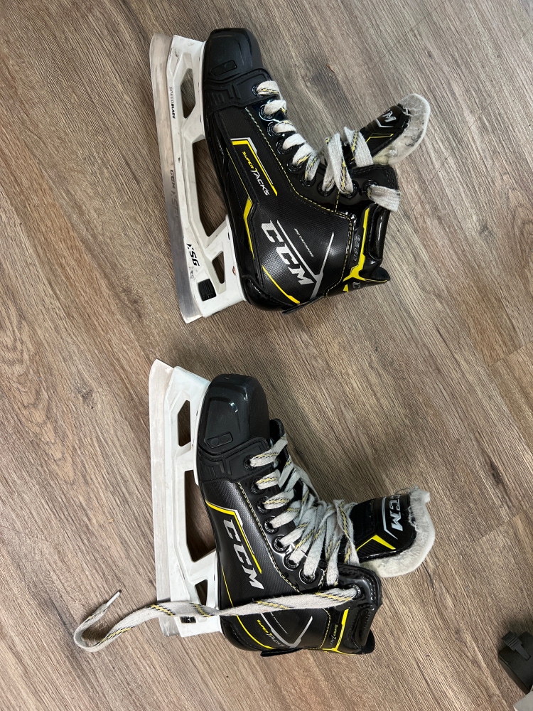 Used CCM Regular Width Size 3.5 Super Tacks Hockey Skates