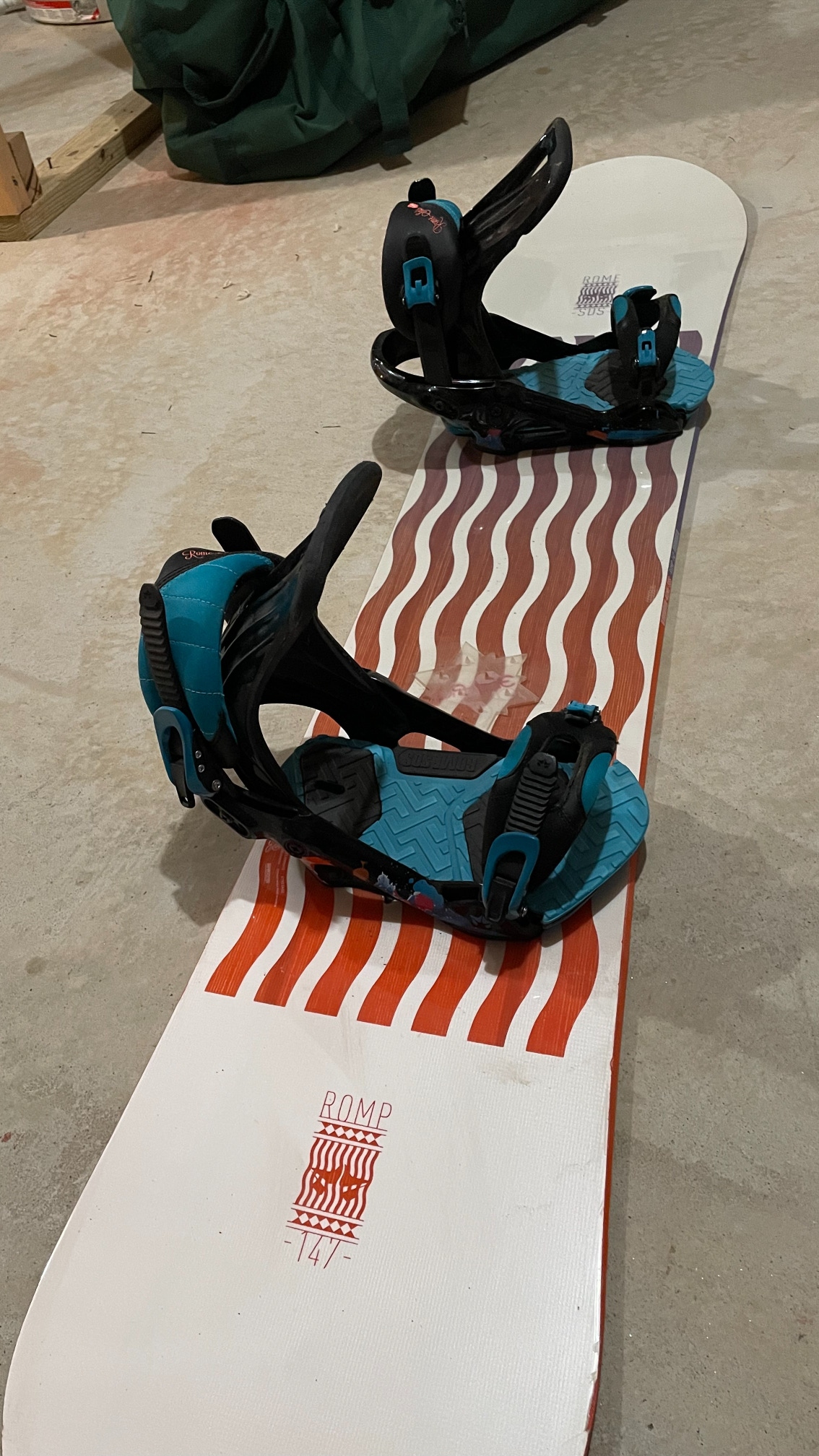 New Unisex Rome SDS Snowboard All Mountain With Bindings