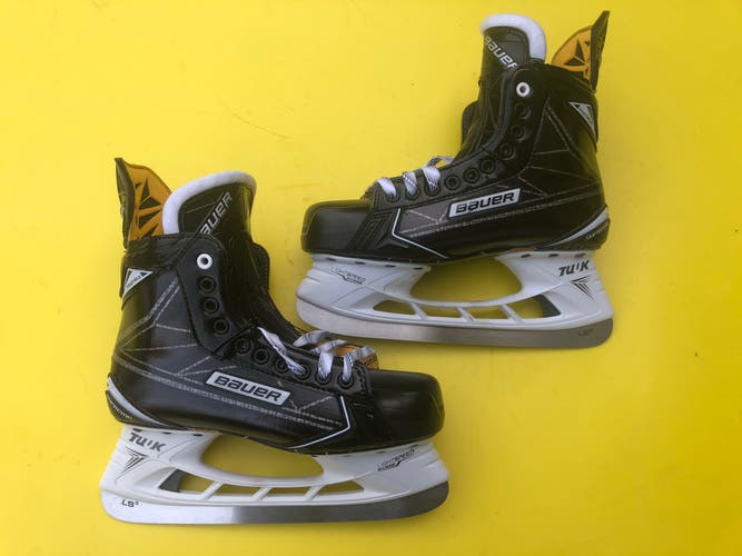Senior New Bauer Supreme matrix Hockey Skates Regular Width Size 8