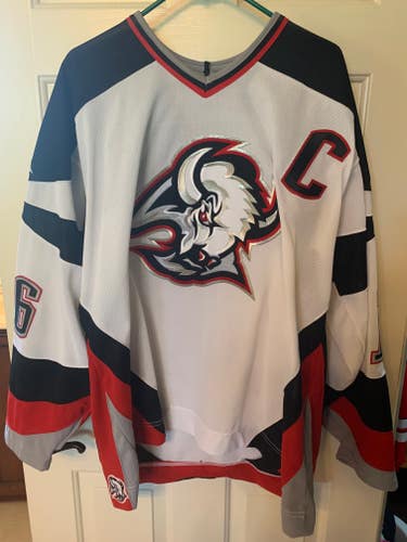 NHL Buffalo Sabres Vintage 'Goat's Head' #16 Pat LaFontaine (C) Jersey