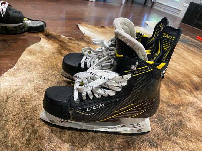 Used CCM Regular Width  Size 7.5 Super Tacks Hockey Skates