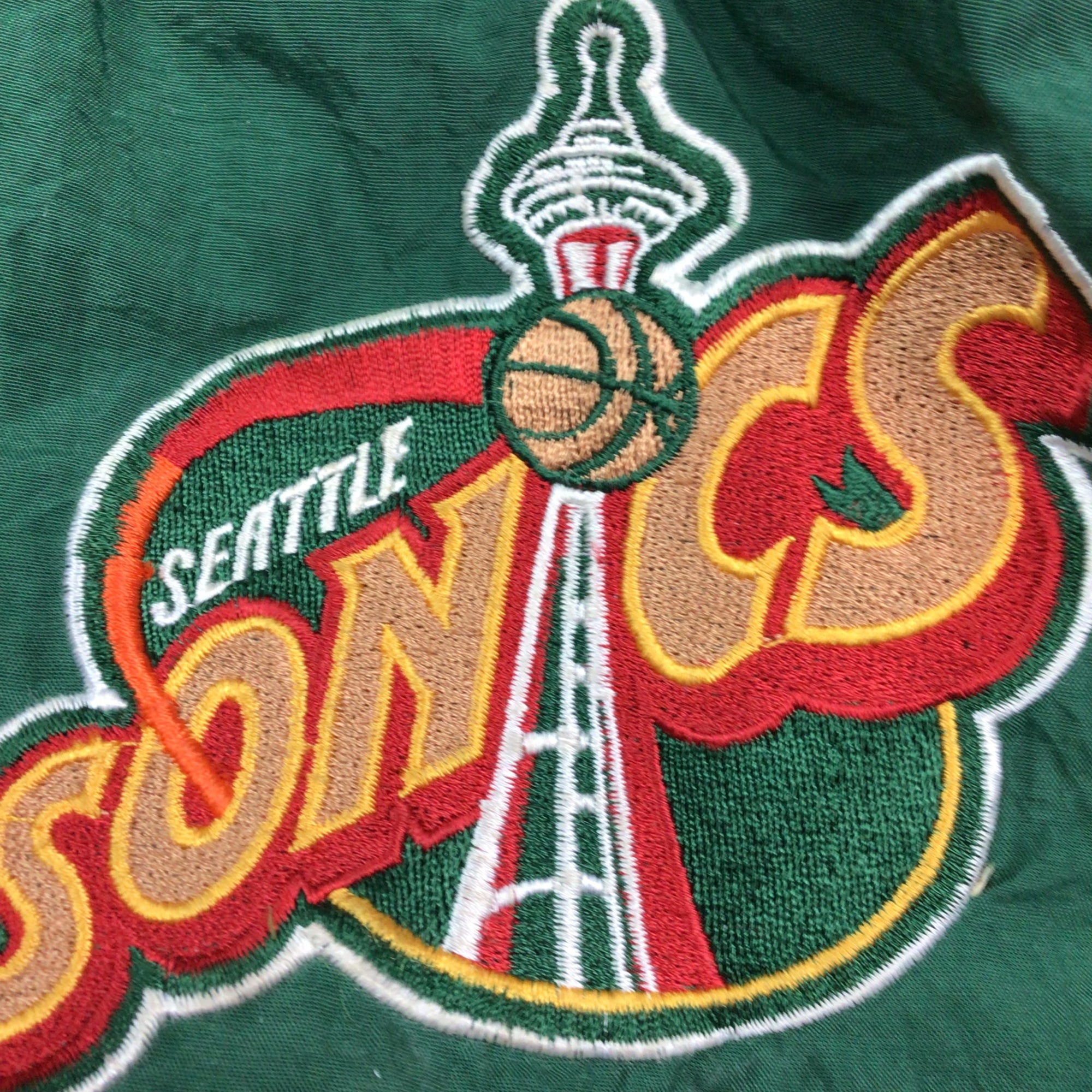 Vintage 90s Seattle Sonics NBA Hooded puffer jacket. Starter