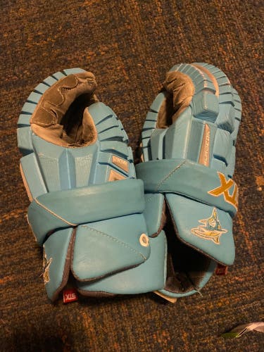 Used Player's STX large Surgeon 700 Lacrosse Gloves