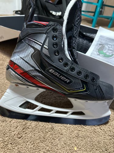 New Bauer Regular Width Pro Stock Size 9 Vapor 2X Pro Hockey Skates
