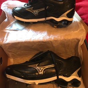 BRAND NEW Black (w/ changeable logo colors) Men's Size 9.5 Mizuno Classic Low G5 Switch Metal Cleats