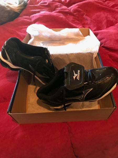 BRAND NEW Black (w/ changeable logo colors) Men's Size 9.5 Mizuno Classic Low G5 Switch Metal Cleats
