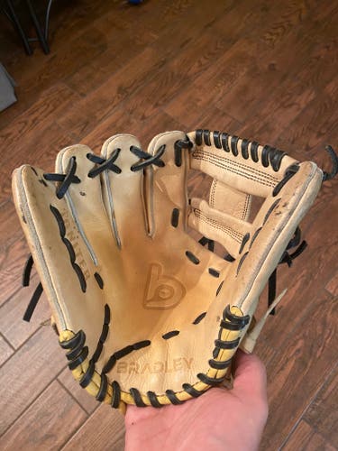 Used Left Hand Throw Outfield Baseball Glove 11"