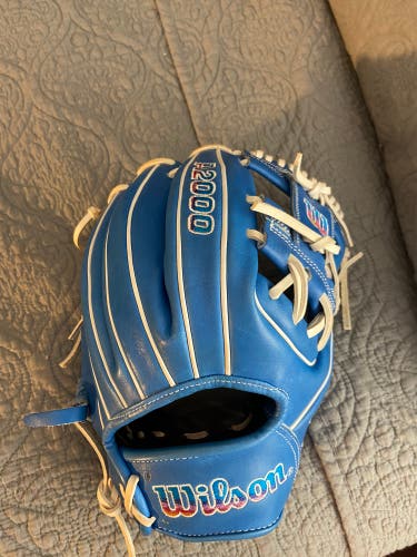 New Right Hand Throw 11.5" A2000 Baseball Glove