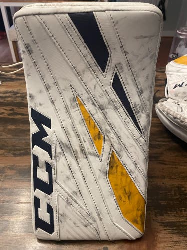 Used Regular  E4.9 Glove And Blocker