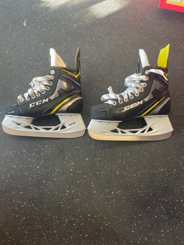 New CCM Regular Width Size 1 Tacks 9360 Hockey Skates