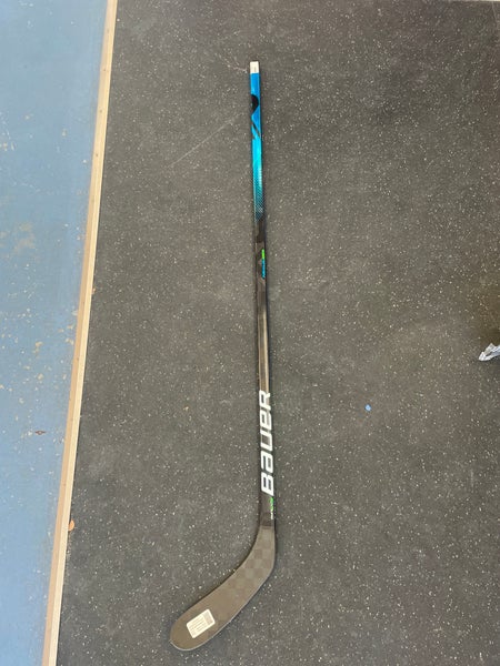 Intermediate Right Handed P28 Nexus Geo Hockey Stick
