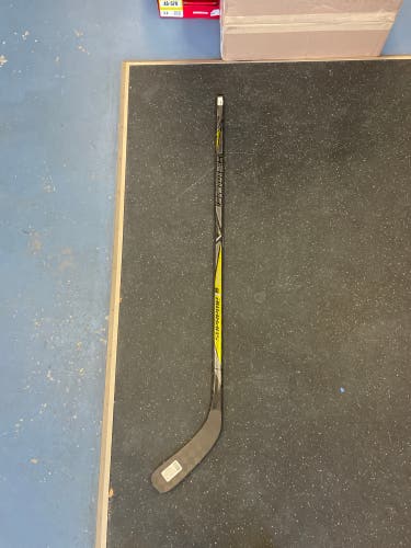 Junior Right Handed PM9 Supreme 1S Hockey Stick