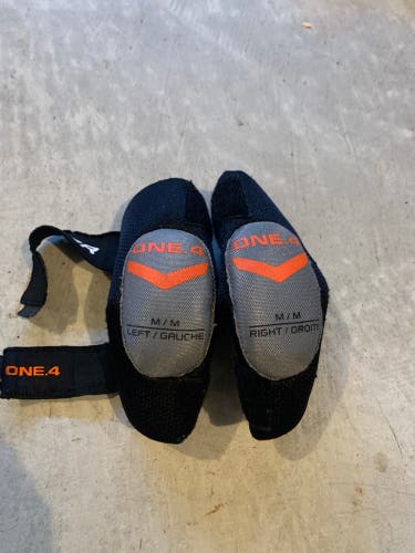 Medium Bauer Supreme One.4 Elbow Pads