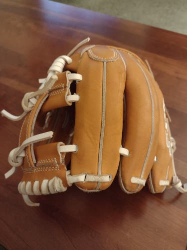 New SSK Right Hand Throw Infield White line Baseball Glove 11.5"