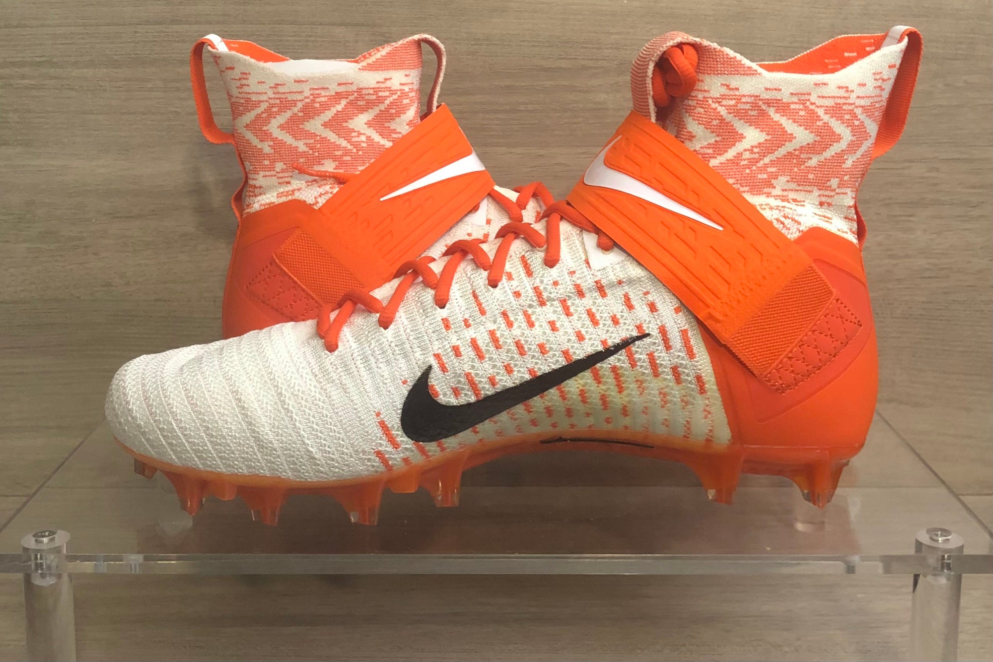 nike alpha menace elite 2 mid