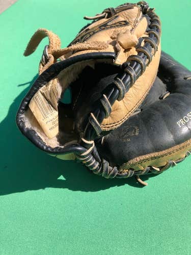 Used Mizuno Power Close Right-Hand Throw 32.5" Baseball Catcher's Glove