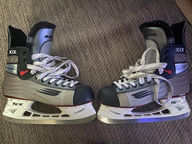Senior "Near Mint" Bauer Vapor XIX Hockey Skates Regular Width Size 9D